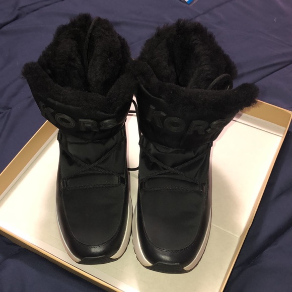 Last chance🔥MK Cassia Platform Sneaker Boot🔥 - Picture 4 of 8